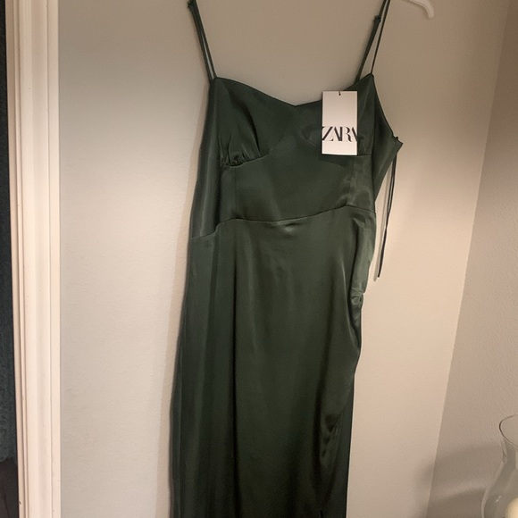 Green Dress Satin Effect midi dress - Picture 3 of 4
